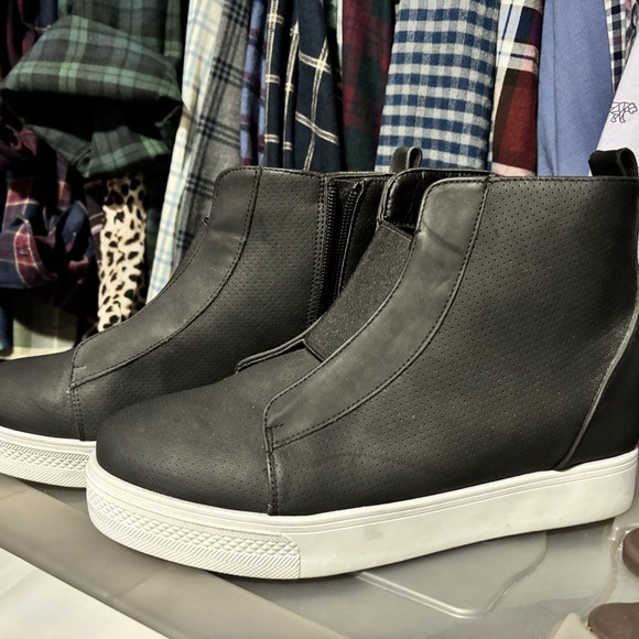 Danskin Black High-Top Wedge Women’s Sneakers - Picture 1 of 5